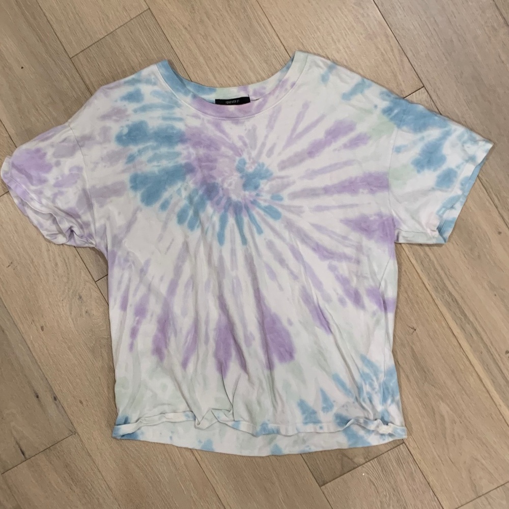 tie-dye t-shirt